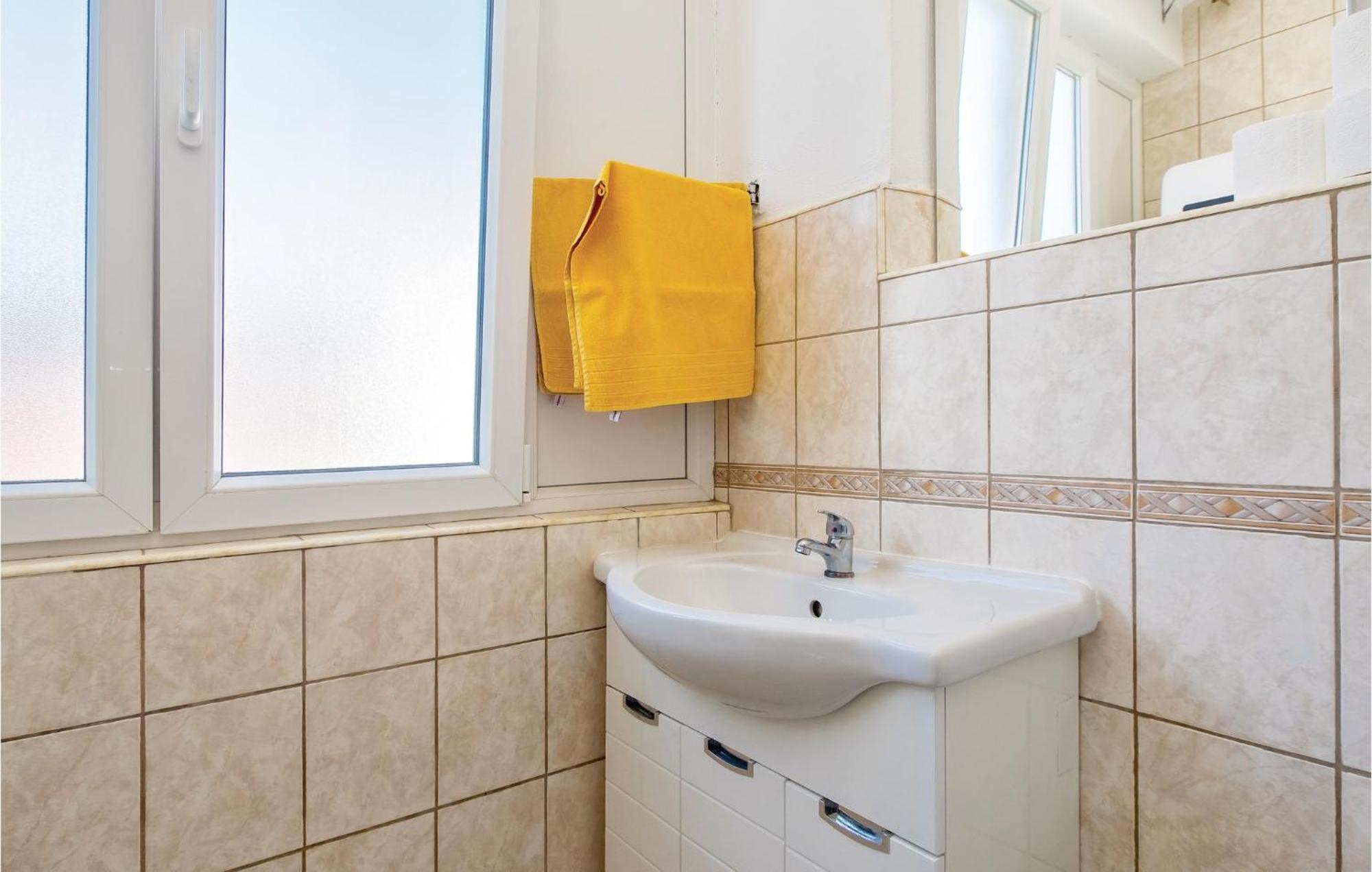 Amazing Apartment In Split With Kitchen Εξωτερικό φωτογραφία