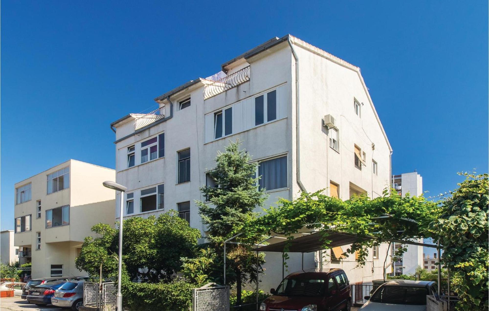 Amazing Apartment In Split With Kitchen Εξωτερικό φωτογραφία