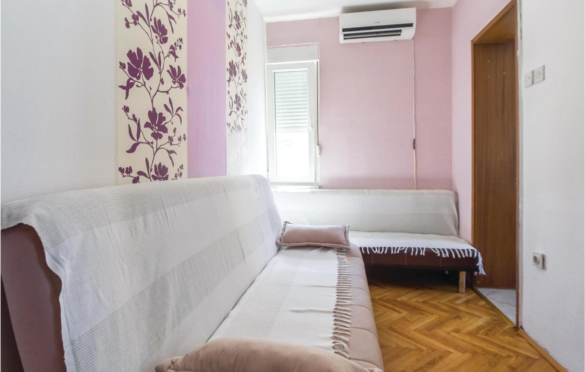 Amazing Apartment In Split With Kitchen Εξωτερικό φωτογραφία